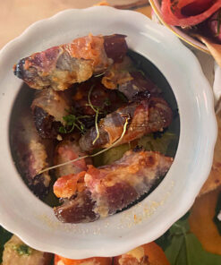 Dadel met gorgonzola opgerold in bacon